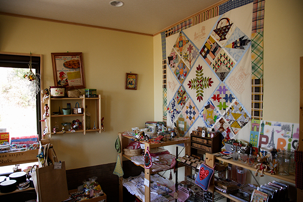 お洒落な雑貨が並ぶ「SMICCO」の店内