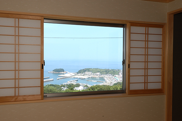 和室のピクチャーウィンドウ