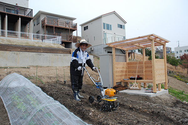 マイ耕耘機で野菜作りを楽しむMさん