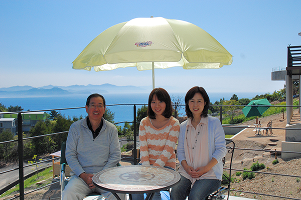 海一望のバルコニーにて