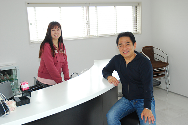 リビングにはバーカウンターも