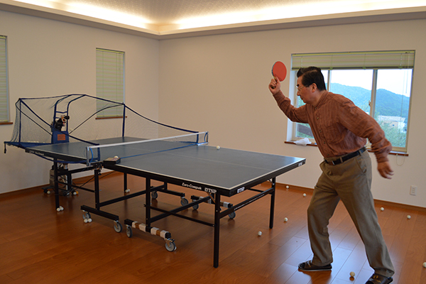 卓球マシンで週に2日は心地よい汗を流す