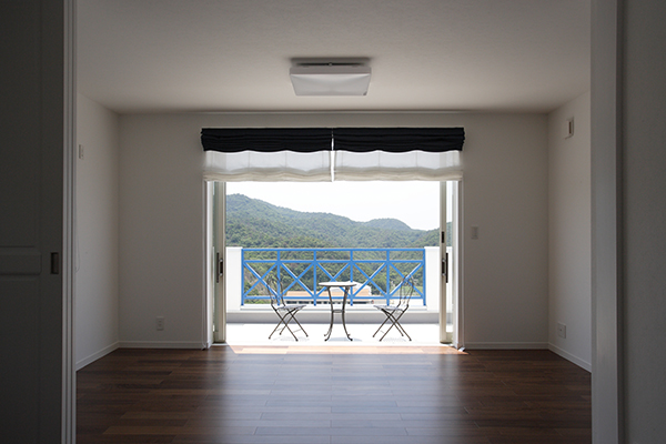 全開口サッシで内と外が繋がり一体に