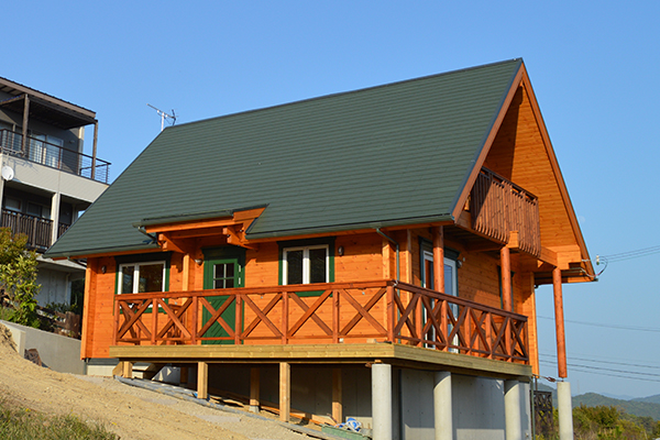 南に海を望むSさんのログハウス