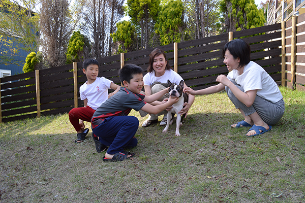 ドッグランでワンちゃんも大はしゃぎ