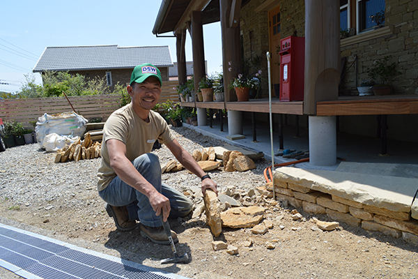 自然石をハンマーだけで成形